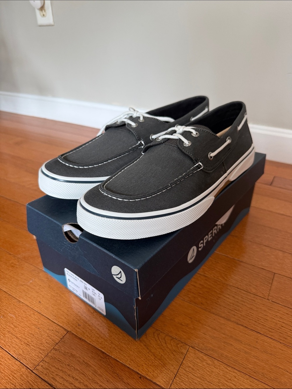 NIB Sperry Halyard Men's Charcoal Canvas Boat Shoes with White Laces